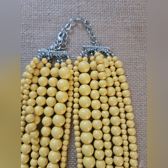 Yellow beaded statement necklace - Picture 5 of 5